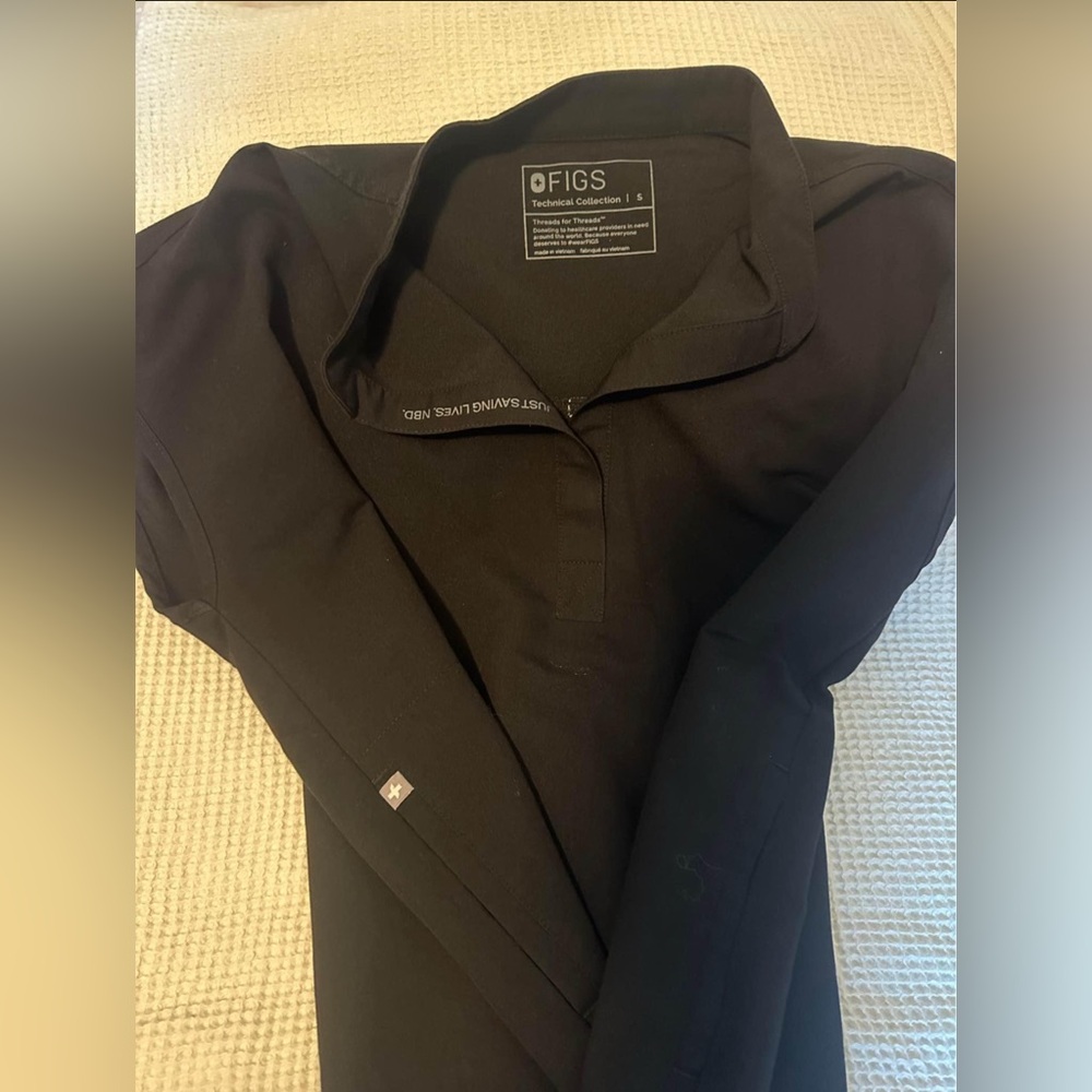 Figs Black Short Sleeve Scrub Top